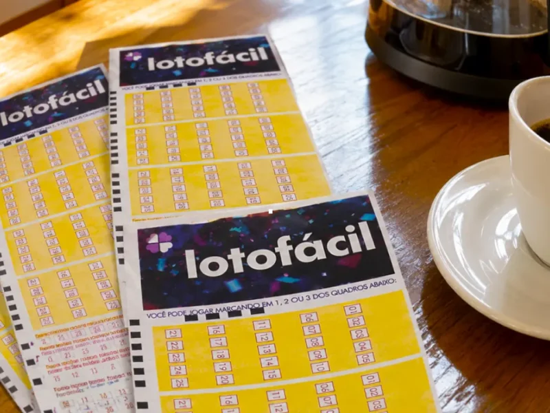 Concurso 3772 da Lotofácil, com resultado dos números sorteados nesta quinta-feira, 27/08, bem como prêmios de todas as faixas de acerto. Soma do total de apostas realizadas, e análises econômicas, financeiras e lotéricas tanto sobre as ganhadoras quanto perdedoras, com base na arrecadação.
