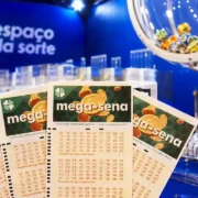 Concurso 3051 da Mega-Sena, com resultado dos números sorteados na domingo, 27/08, bem como prêmios de todas as faixas de acerto. Soma do total de apostas realizadas, e análises econômicas, financeiras e lotéricas tanto sobre as ganhadoras quanto perdedoras, com base na arrecadação | Criação: Enzo Carvalho com IA