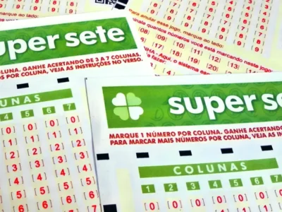 Volantes da modalidade lotérica Super Sete, referentes ao concurso 893 da modalidade lotérica, com resultado dos números sorteados nesta segunda-feira, 31/08, bem como prêmios de todas as faixas de acerto, total de apostas realizadas, ganhadoras e perdedoras, com detalhes especiais. Além disso, análise econômica, financeira e lotérica da extração, arrecadação e pagamento de prêmios, bem como a destinação pública do dinheiro do saldo residual | Enzo Carvalho