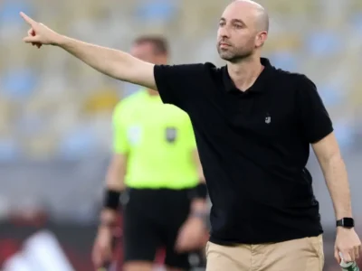 Rodrigo Bellão, técnico interino do Botafogo, durante partida pelo Campeonato Brasileiro