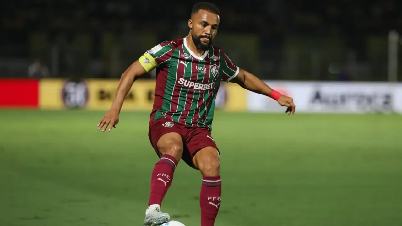 Samuel Xavier durante partida do Fluminense antes de sofrer lesão no ombro Samuel Xavier durante partida do Fluminense antes de sofrer lesão no ombro