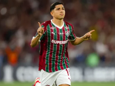 Jefferson Savarino durante atividade pelo Fluminense