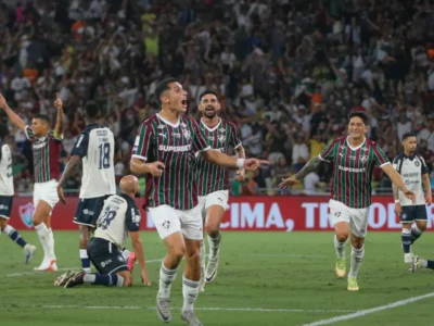 Serna comemora gol pelo Fluminense na vitória sobre o Remo no Maracanã