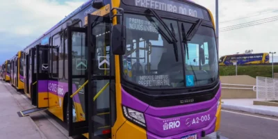 Ônibus novo do Sistema RIO em operação na região de Santa Cruz, Zona Oeste do Rio