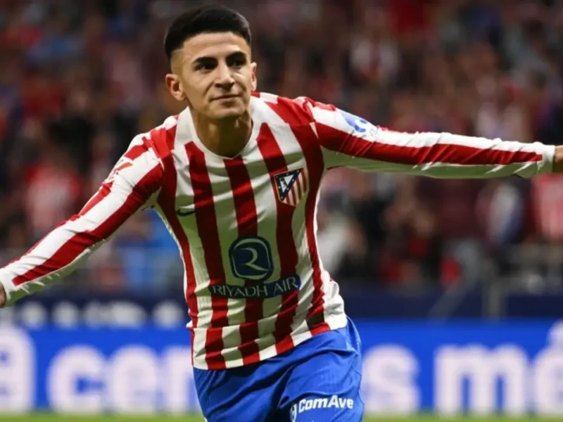 Imagem do Jogador Thiago Almada durante partida oficial pelo Atlético de Madrid