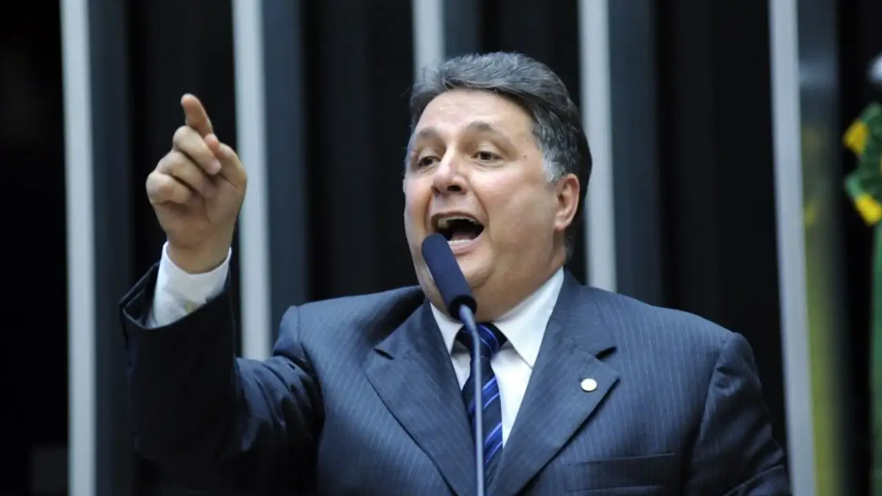 Anthony Garotinho durante ato político no Rio de Janeiro em reportagem sobre decisão do TRE-RJ