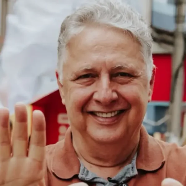 Anthony Garotinho durante atividade política na campanha ao Governo do Rio