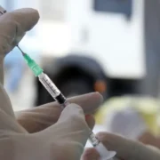 Imagem de uma vacina contra sarampo usada em território nacional