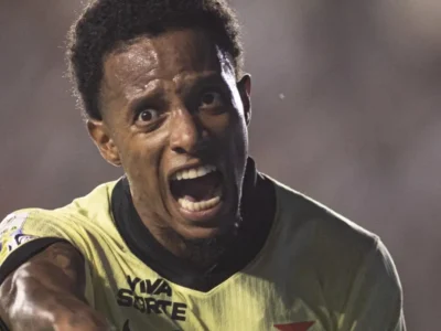 Jogadores do Vasco comemoram gol na vitória por 3 a 1 sobre o Cruzeiro em São Januário