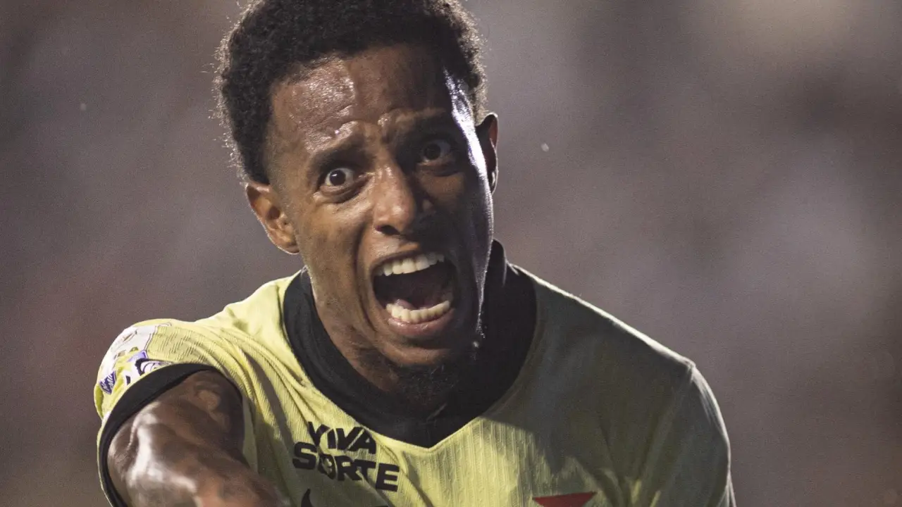 Jogadores do Vasco comemoram gol na vitória por 3 a 1 sobre o Cruzeiro em São Januário