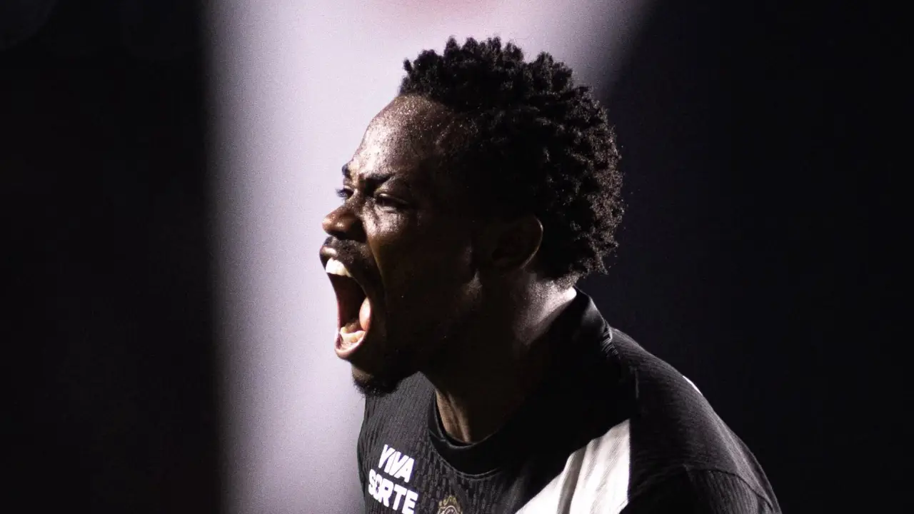 Andrés Gómez comemora gol do Vasco contra o Vitória pela Copa do Brasil
