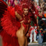 Virginia Fonseca durante sua passagem pela Acadêmicos do Grande Rio. A influenciadora anunciou em 12 de agosto de 2026 que deixa o posto de rainha de bateria da escola de Duque de Caxias
