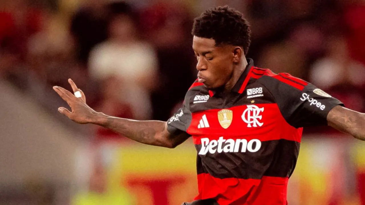 Vitão no Flamengo vive sequência como titular e ganhou espaço na defesa comandada por Leonardo Jardim