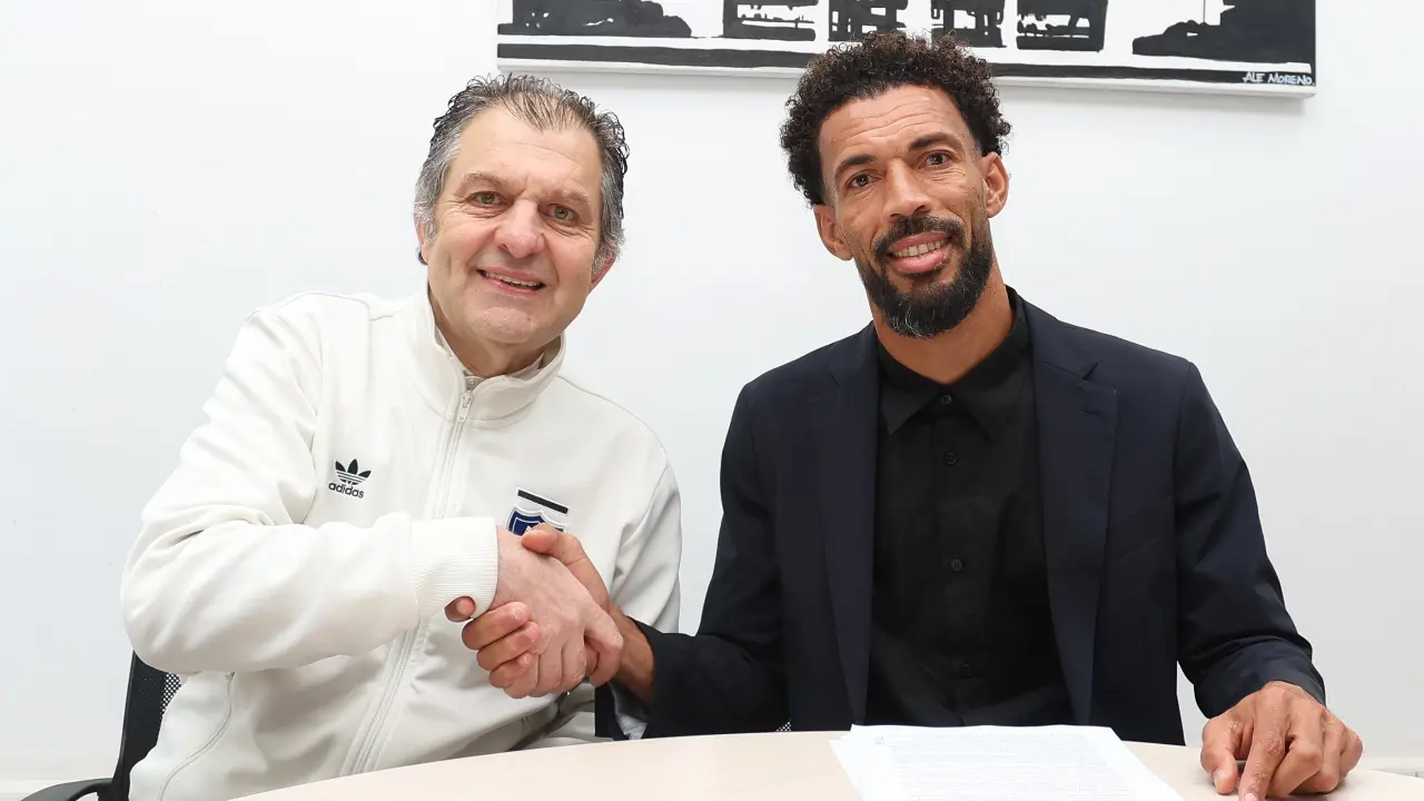 Vozinha assina contrato com o Colo-Colo após a Copa do Mundo