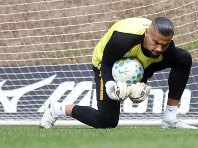 Warleson durante treinamento do Botafogo no CT Lonier