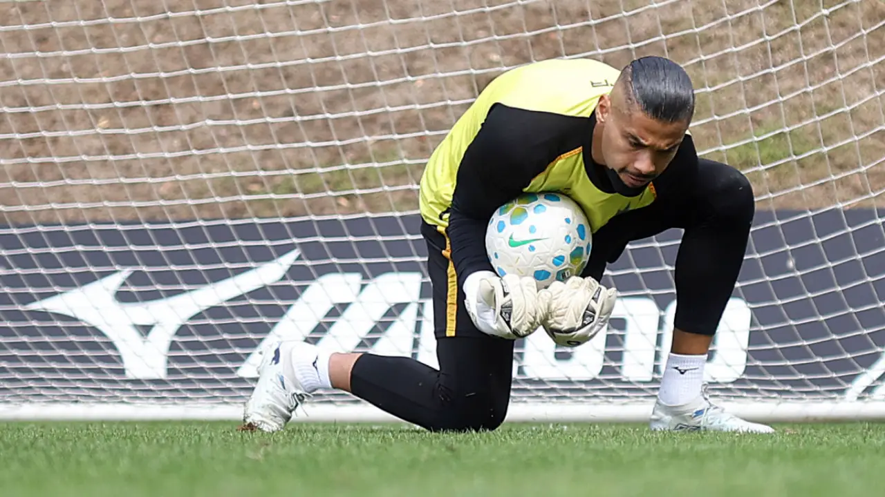 Warleson durante treinamento do Botafogo no CT Lonier