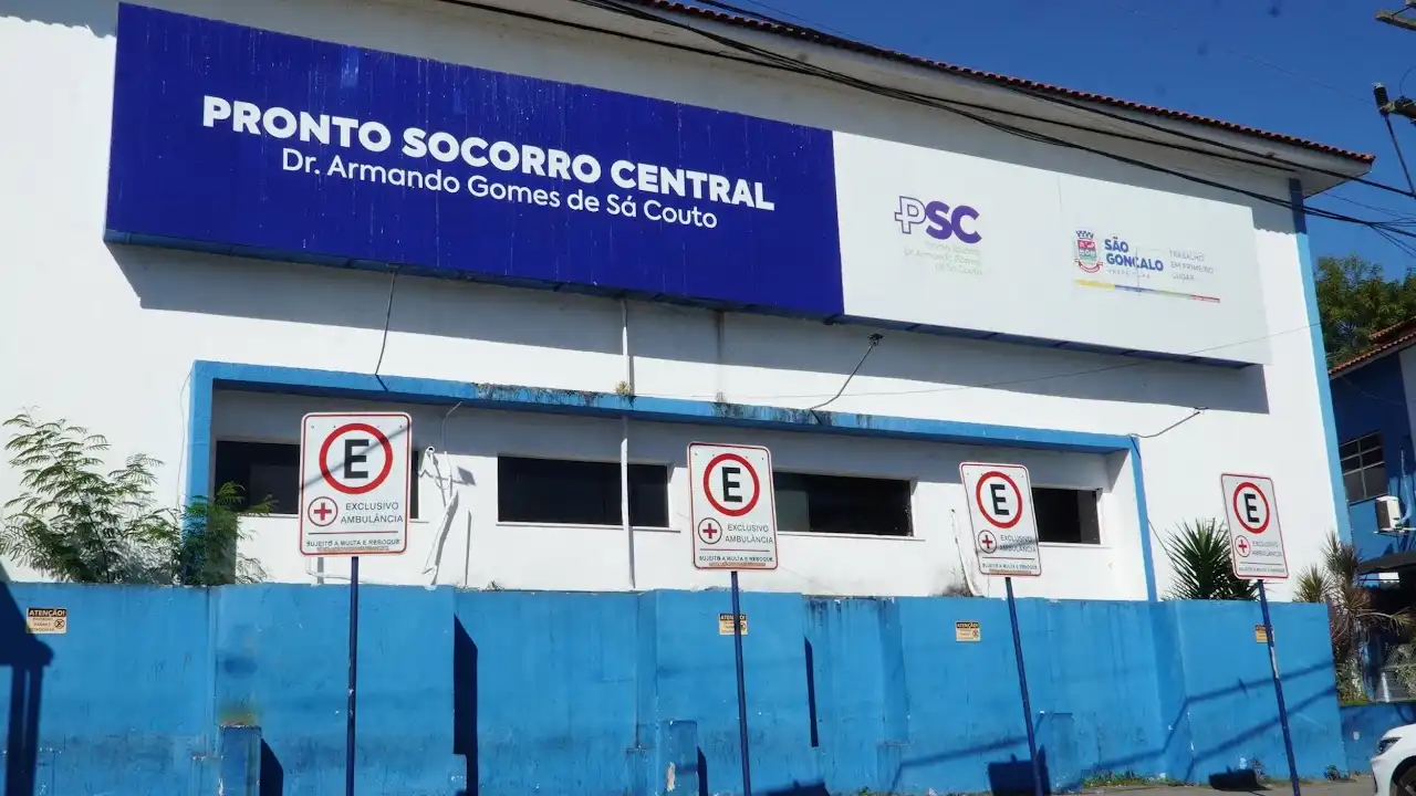 Fachada do Pronto-Socorro Central de São Gonçalo, no Zé Garoto, que funciona 24 horas no feriado de 7 de Setembro