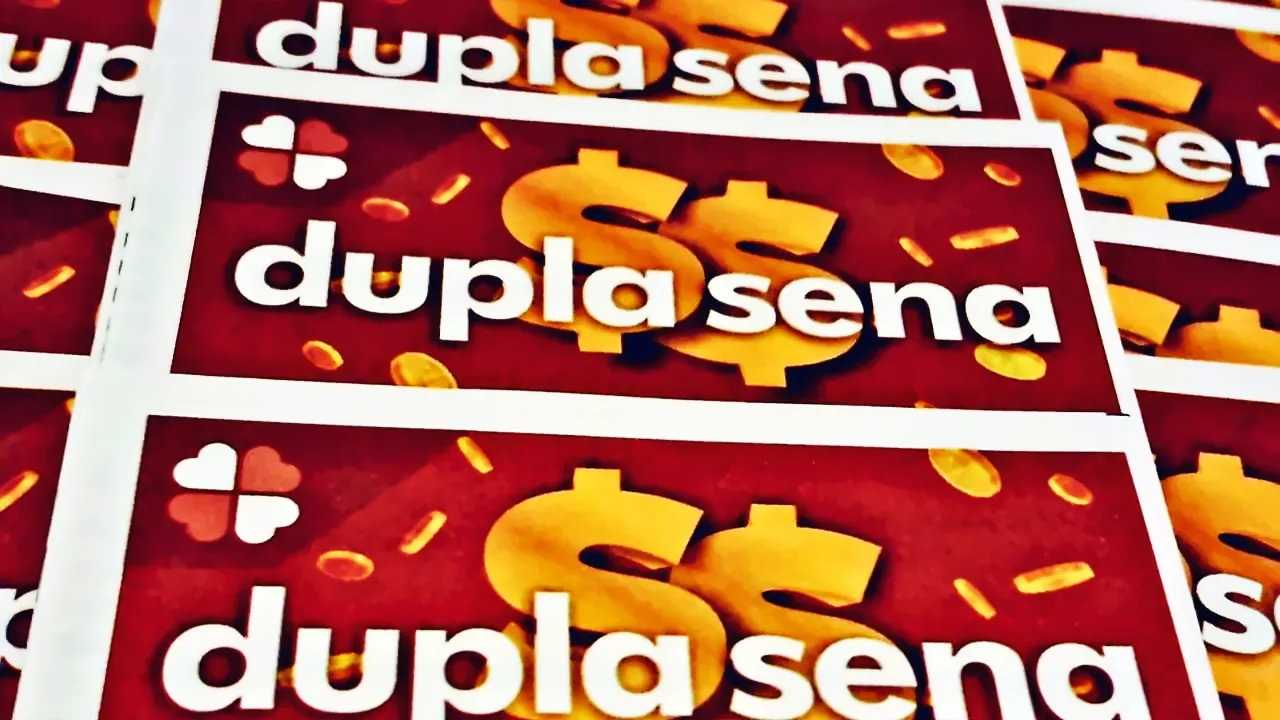 Concurso 3004 da Dupla Sena, com resultado dos números sorteados na quarta-feira, 02/09, bem como prêmios de todas as faixas de acerto. Soma do total de apostas realizadas, e análises econômicas, financeiras e lotéricas tanto sobre as ganhadoras quanto perdedoras, com base na arrecadação.