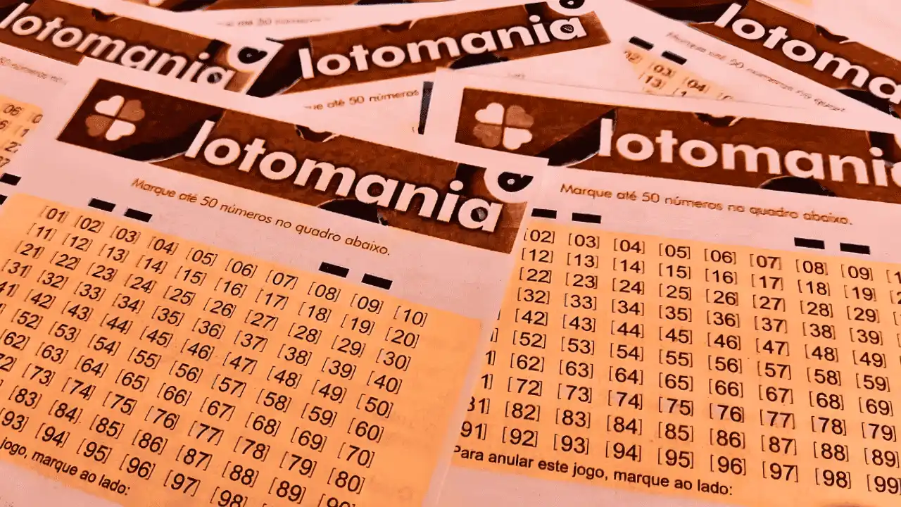 Recorte de volantes da Lotomania ilustram reportagem sobre o concurso 2977 da modalidade, com resultado dos números sorteados na sexta-feira, 18/09, bem como prêmios de todas as faixas de acerto, com análises econômicas, financeiras e lotéricas do somatório do total de apostas realizadas, com base na arrecadação da modalidade, dando a necessária transparência à destinação do dinheiro das apostas | Enzo Carvalho
