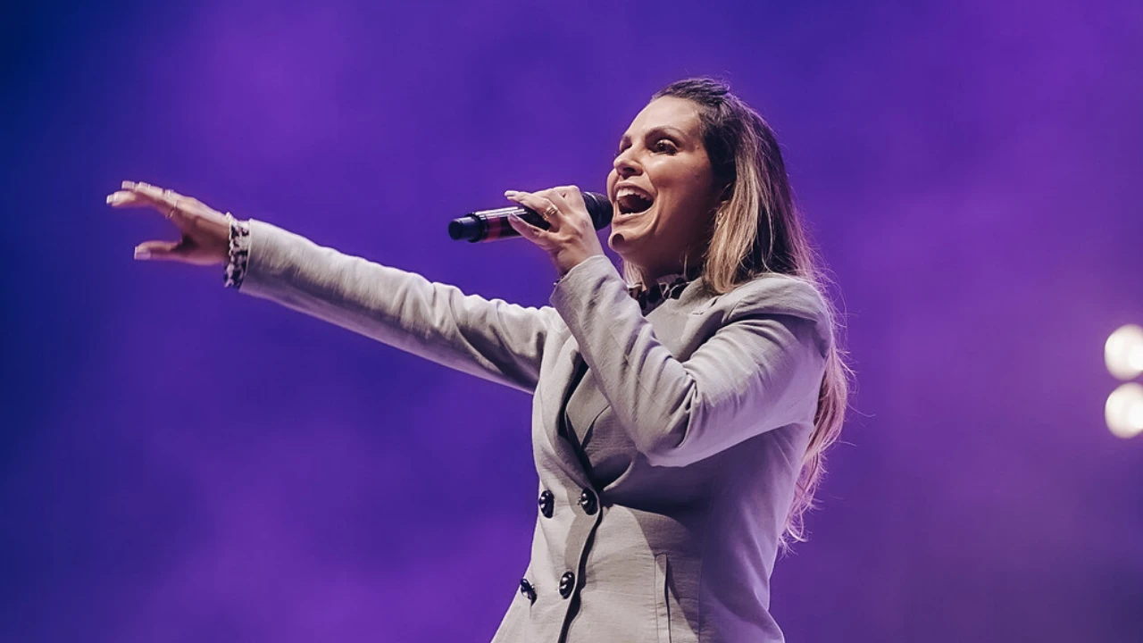 Aline Barros durante apresentação; cantora faz show gratuito em São Gonçalo nesta segunda-feira Aline Barros durante apresentação; cantora faz show gratuito em São Gonçalo nesta segunda-feira
