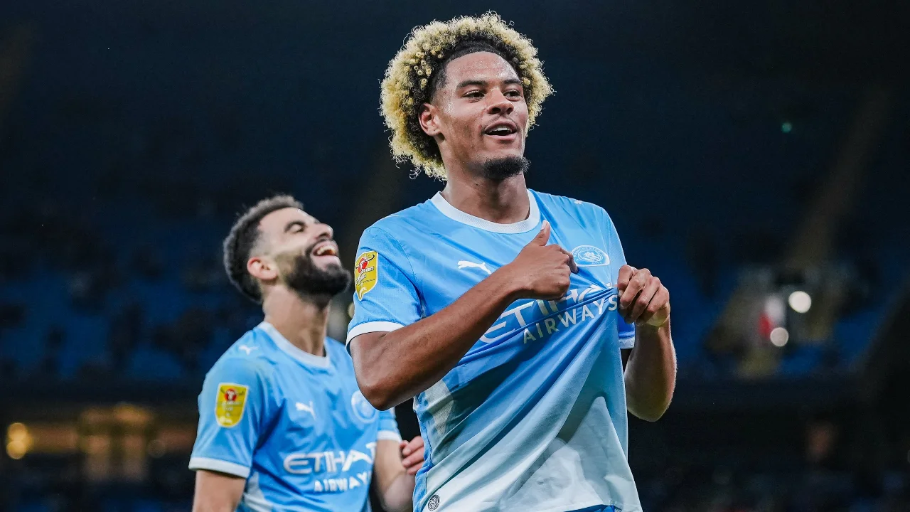 Allan comemora gol pelo Manchester City contra o Norwich na Copa da Liga Inglesa