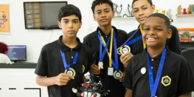 Estudantes da Autobots JB comemoram título estadual da Olimpíada Brasileira de Robótica