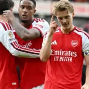 Jogadores do Arsenal comemoram durante vitória sobre o Chelsea pela Premier League