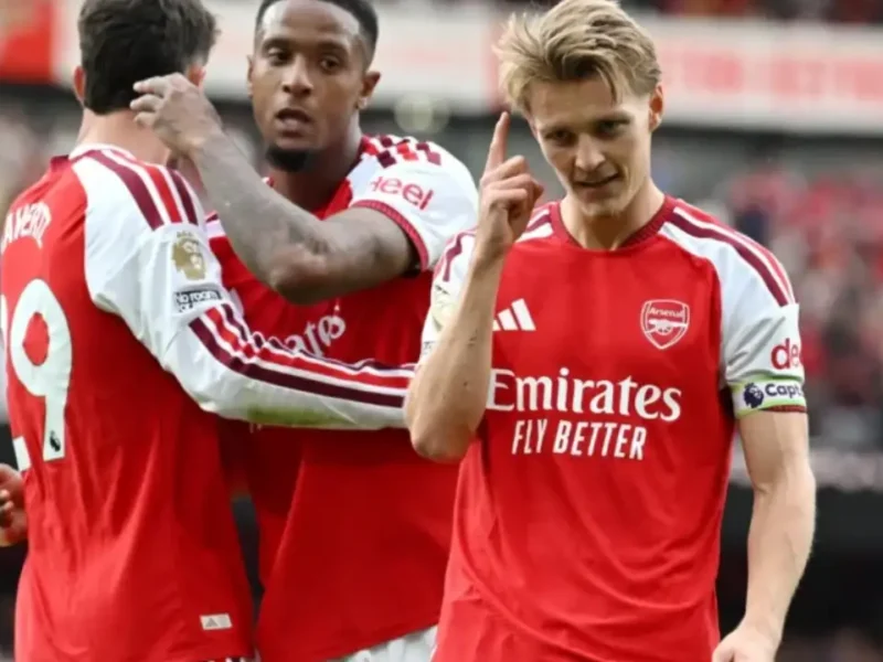 Jogadores do Arsenal comemoram durante vitória sobre o Chelsea pela Premier League