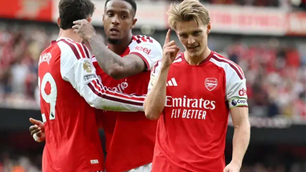 Jogadores do Arsenal comemoram durante vitória sobre o Chelsea pela Premier League