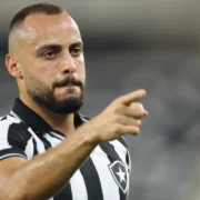 Arthur Cabral em atuação pelo Botafogo durante partida da temporada 2026