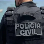 Policial civil do Rio usa colete durante atividade da corporação e pode ter auxílios dos policiais civis do Rio