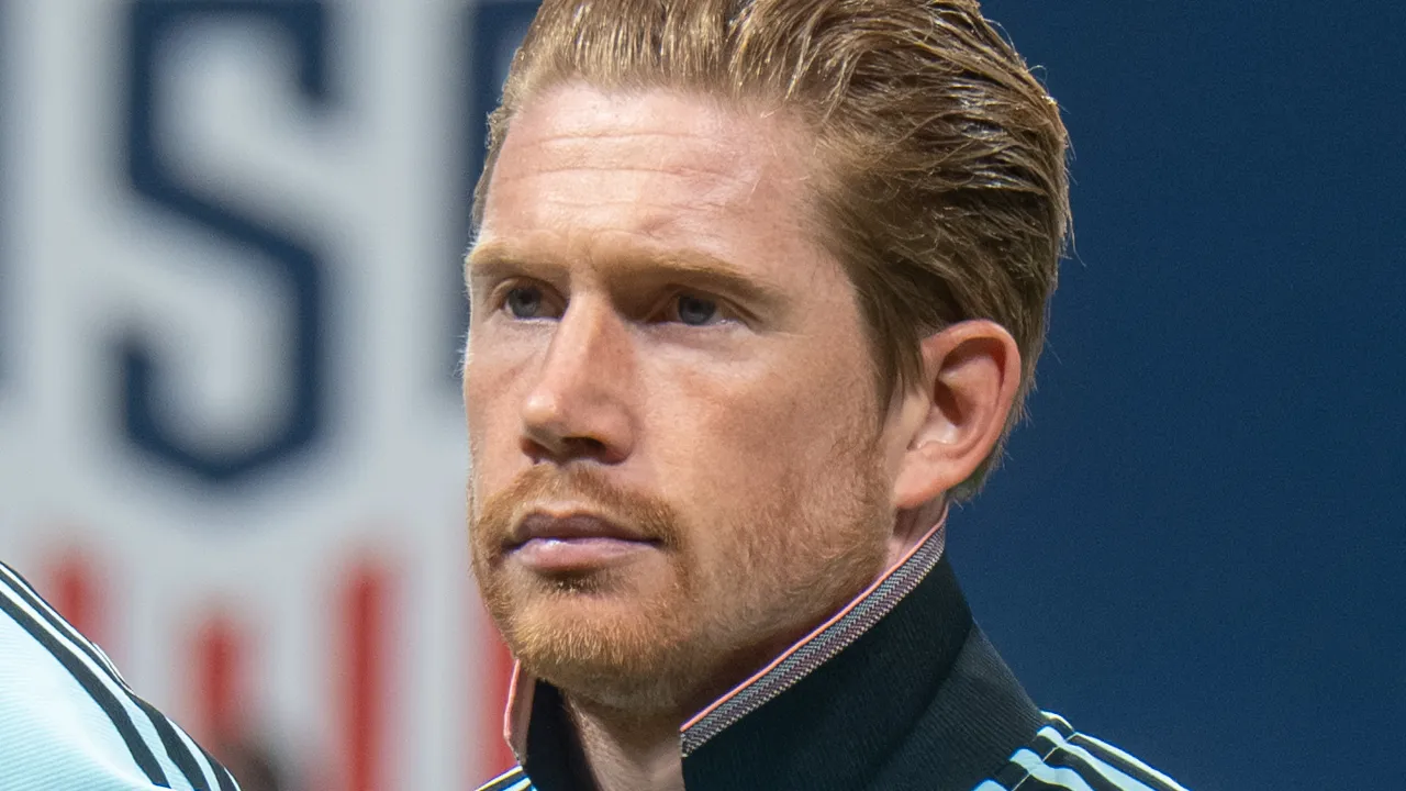 Kevin De Bruyne com a camisa da Bélgica antes do confronto contra a França pela Nations League
