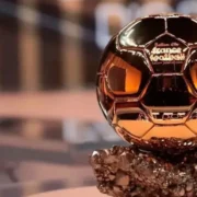 Troféu da Bola de Ouro antes da divulgação dos indicados à premiação de 2026
