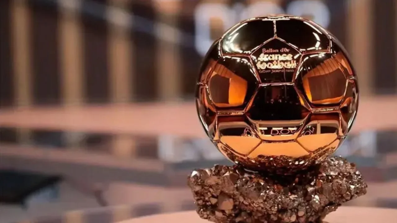 Troféu da Bola de Ouro antes da divulgação dos indicados à premiação de 2026