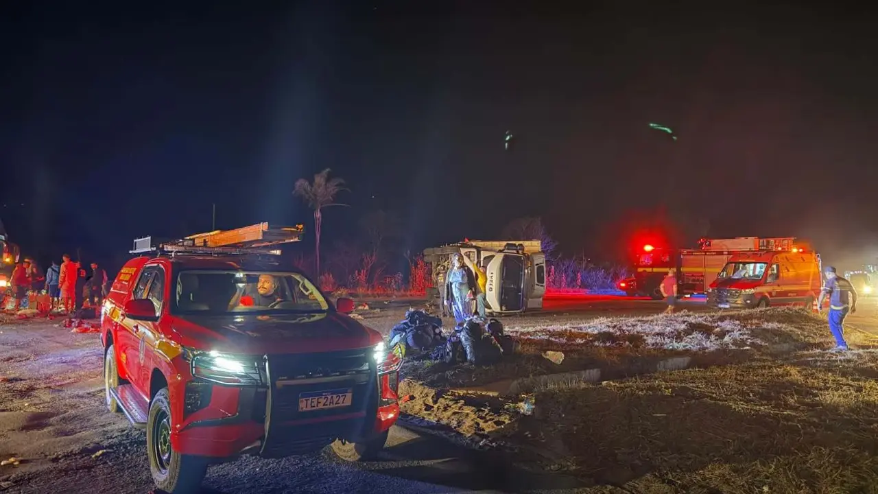 Equipes de resgate atendem acidente com seis vítimas fatais na BR-116