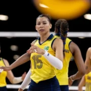 Carolana durante partida de vôlei pela Seleção Brasileira