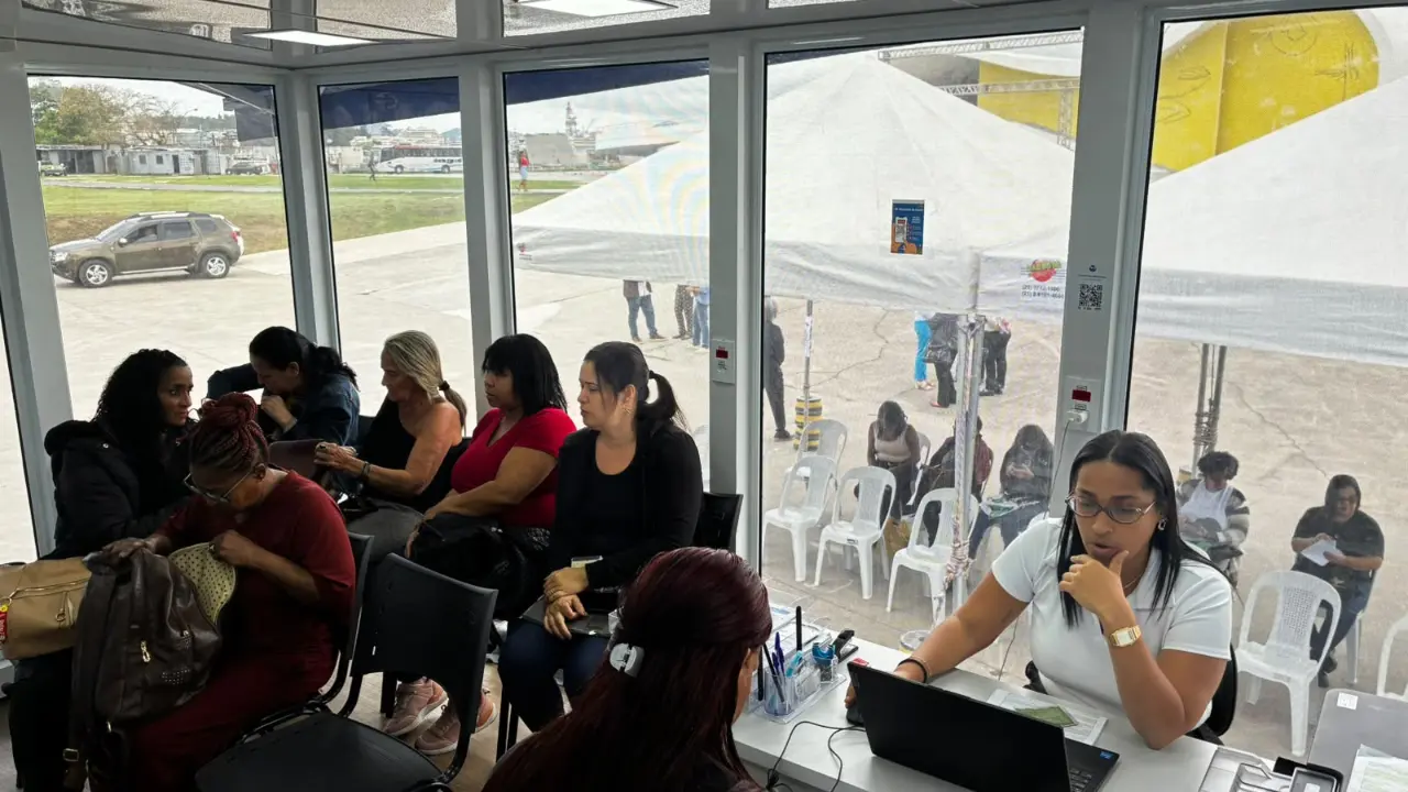 Carreta da Saúde da Mulher instalada no Caminho Niemeyer, em Niterói Carreta da Saúde da Mulher instalada no Caminho Niemeyer, em Niterói