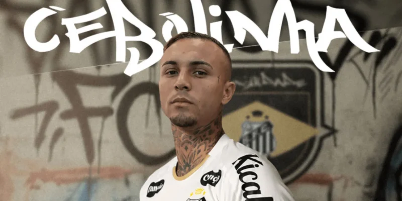 Everton Cebolinha com a camisa do Santos após assinar contrato com o clube em 2026