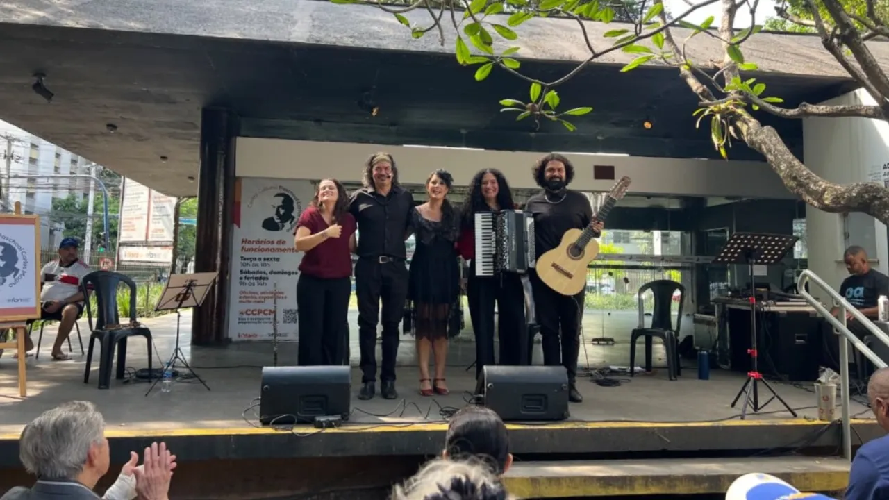Músicos durante apresentação do projeto O Choro na Rádio em Niterói