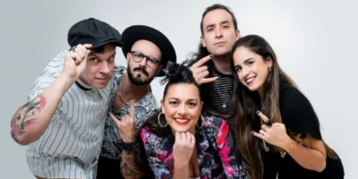 Banda posa para foto de divulgação da programação musical do Circuito BBQ São Francisco
