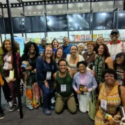 Participantes do Clube das Palavras durante atividade literária na Bienal de São Paulo