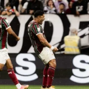 Hulk comemora pelo Fluminense após marcar contra o Corinthians pelo Campeonato Brasileiro