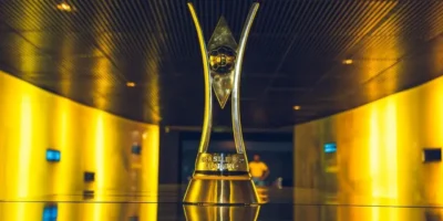 Troféu do Campeonato Brasileiro Feminino exposto antes da decisão do torneio