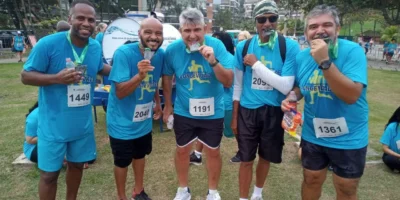Participantes 60+ caminham e correm durante edição da Caminhada e Corrida Longevidade em Niterói