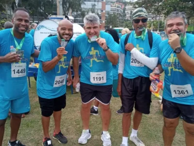 Participantes 60+ caminham e correm durante edição da Caminhada e Corrida Longevidade em Niterói