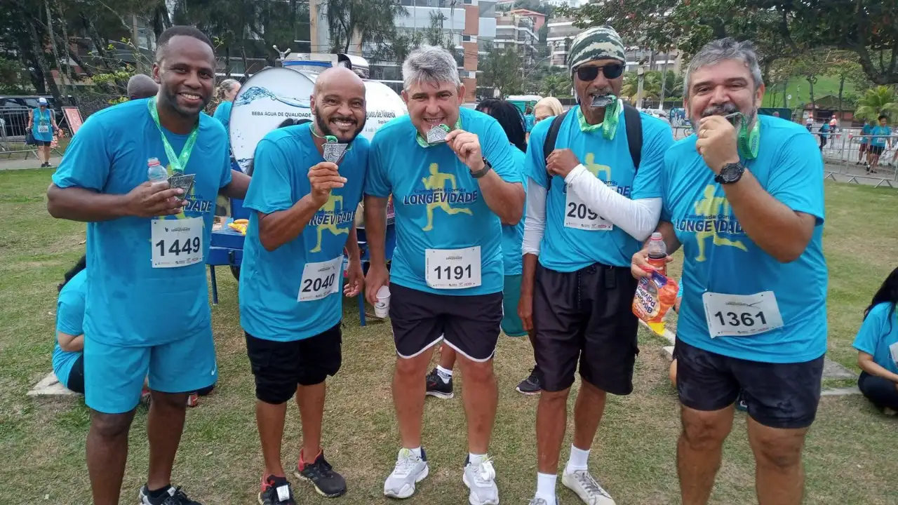 Participantes 60+ caminham e correm durante edição da Caminhada e Corrida Longevidade em Niterói Participantes 60+ caminham e correm durante edição da Caminhada e Corrida Longevidade em Niterói