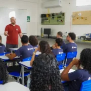 Estudantes da rede municipal de Itaboraí durante visita ao Instituto Federal Fluminense para conhecer cursos técnicos de 2027