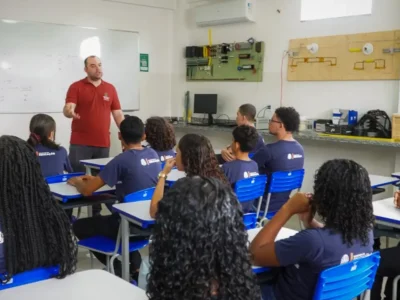 Estudantes da rede municipal de Itaboraí durante visita ao Instituto Federal Fluminense para conhecer cursos técnicos de 2027