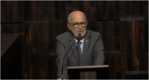 Deputado estadual Luiz Paulo, do PSD, discursa na tribuna da Alerj sobre o projeto que suspende desconto em folha de empréstimos feitos por servidores na Credcesta, do Banco Master;