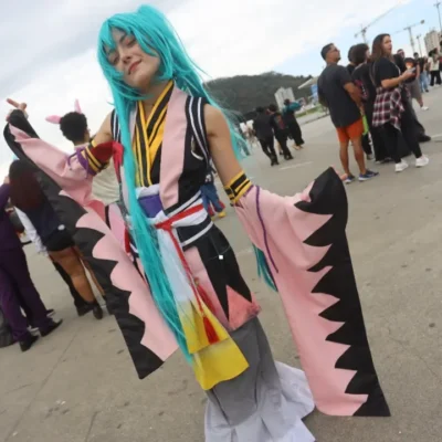 Cosplayer participa de evento de cultura geek em Niterói